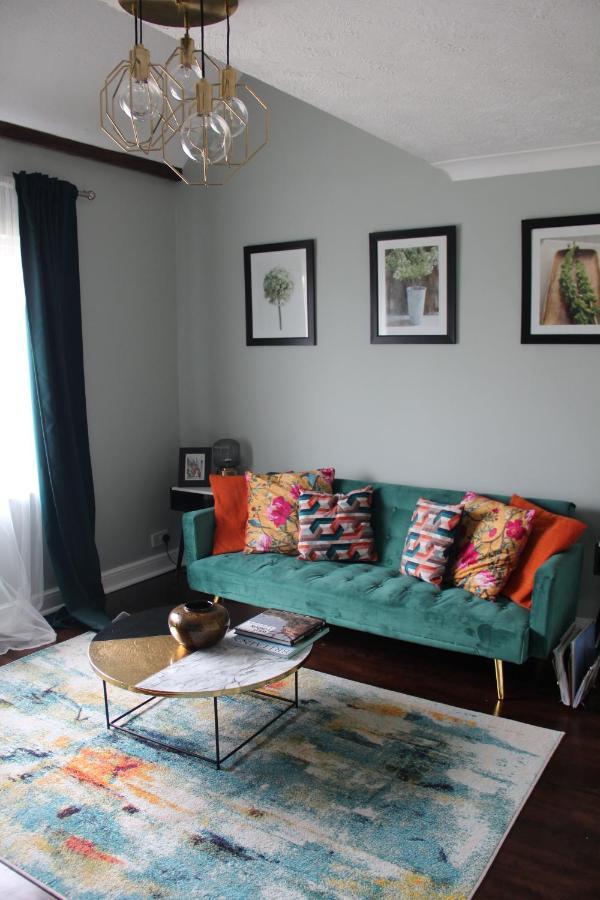 Beautiful Apartment In Guildford With Parking Send Esterno foto