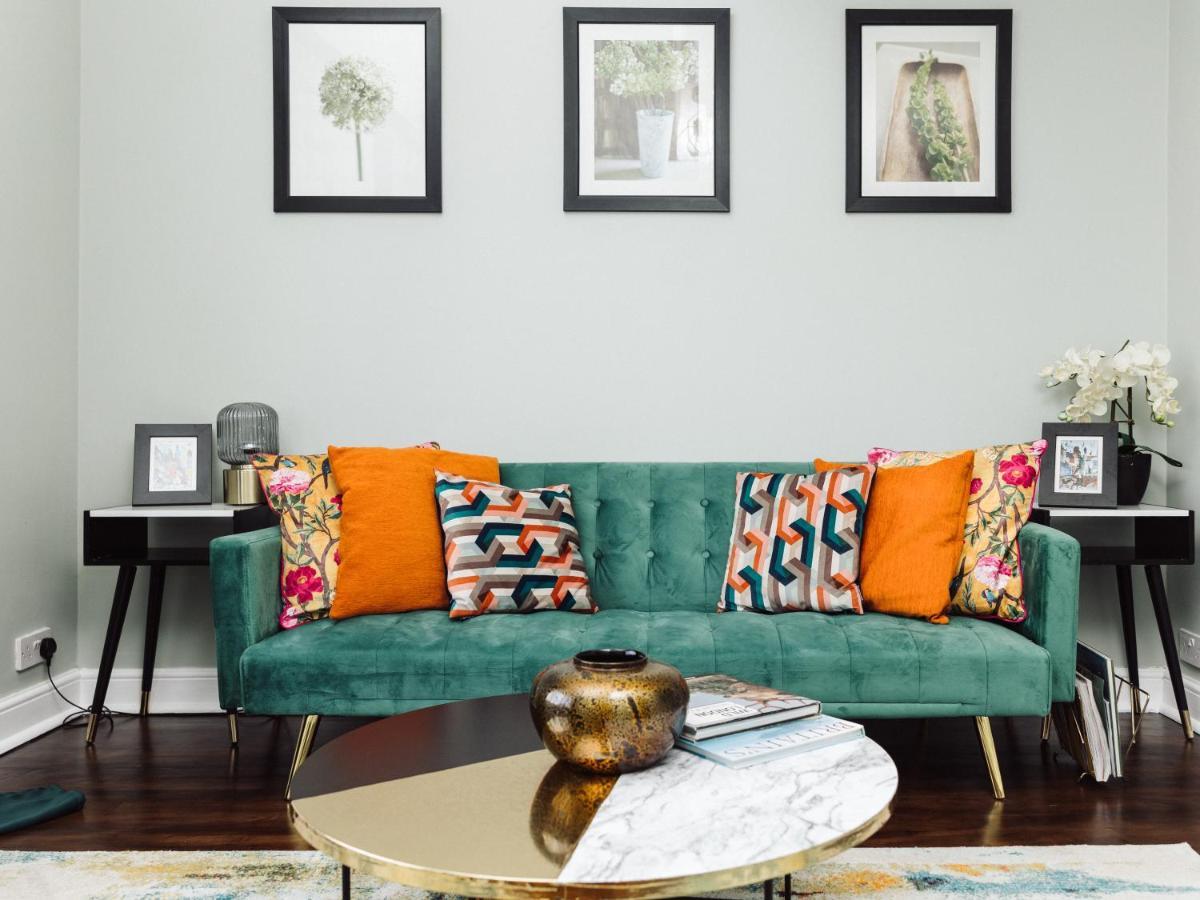 Beautiful Apartment In Guildford With Parking Send Esterno foto