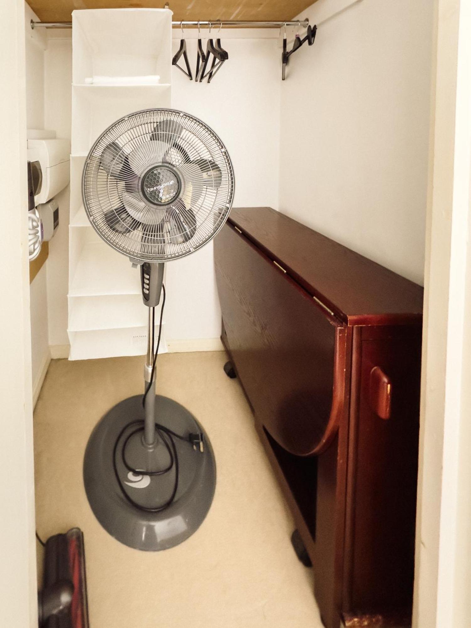 Beautiful Apartment In Guildford With Parking Send Esterno foto
