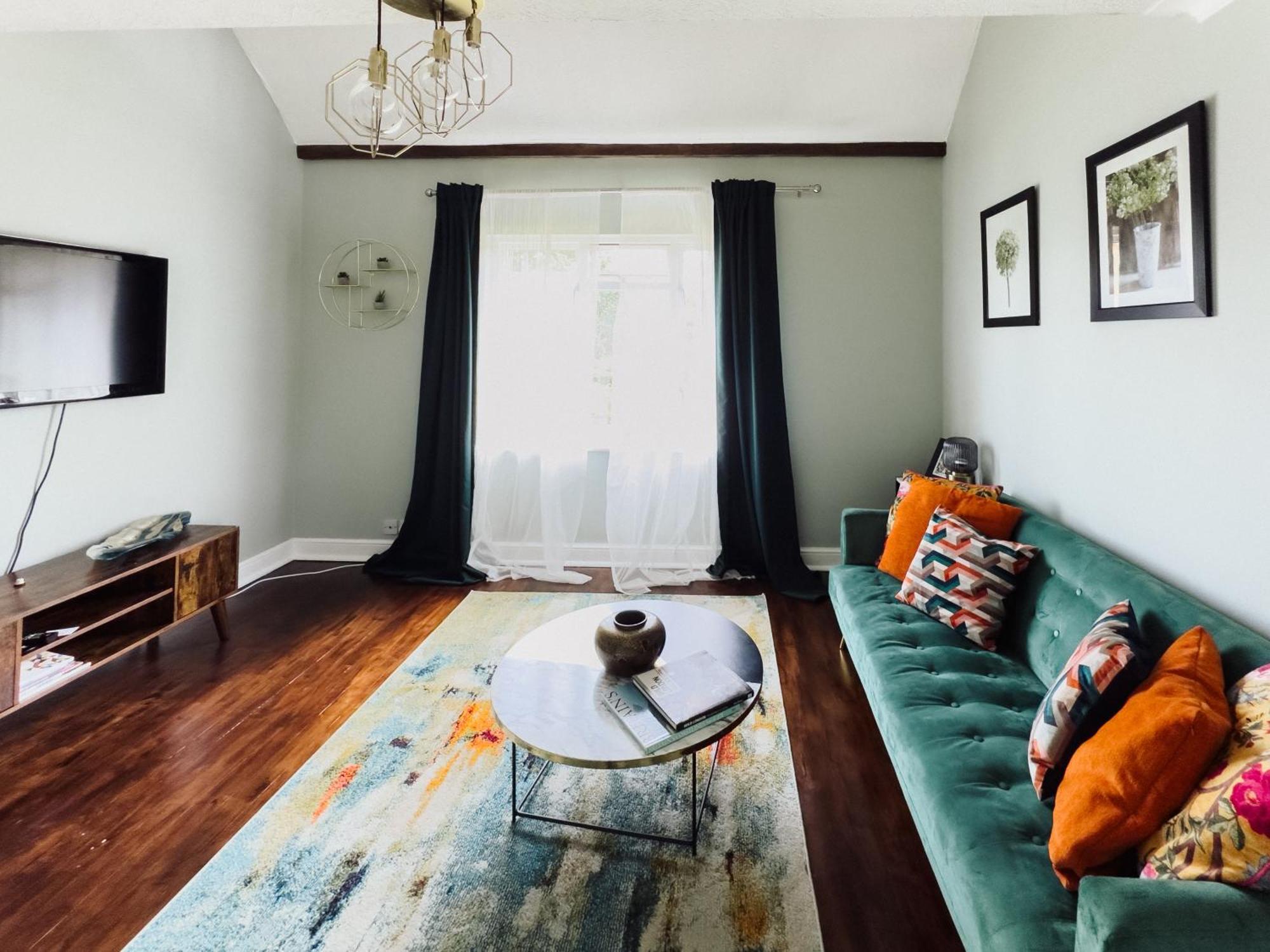 Beautiful Apartment In Guildford With Parking Send Esterno foto